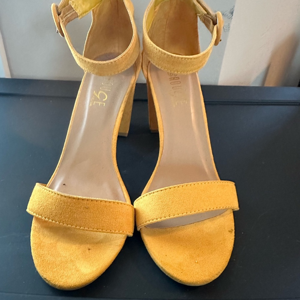 Rouge Helium Yellow Suede Heels